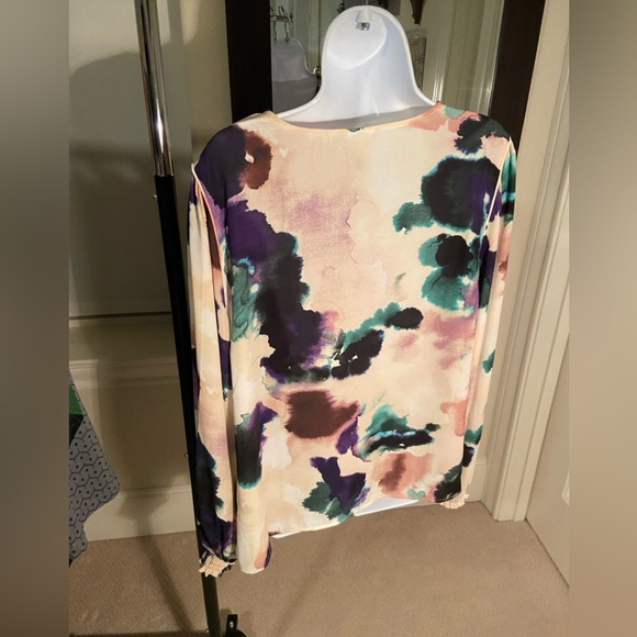 Cabi Mystic blouse- Sz. L.- Fall ‘22 collection - Picture 6 of 7